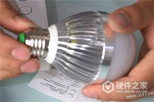 天猫精灵方糖如何控制智能灯泡？