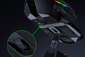 雷蛇巴塞利斯蛇终极版怎么充电