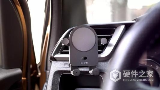小度语音车载支架怎么给手机充电