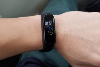 小米手环4怎么拆电池？