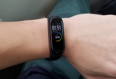 小米手环4怎么拆电池？