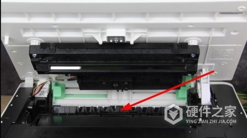 联想小新m7268w怎样换墨粉