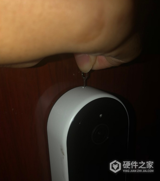 360可视门铃怎么拆下来充电
