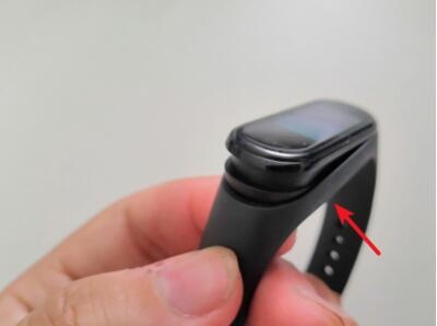 小米手环4充电使用方法