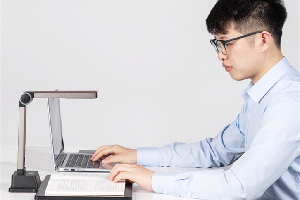 得力15159自动纠偏在哪里