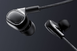 小米圈铁四单元耳机怎么充电