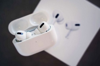 Airpods Pro右耳异响破音是怎么办
