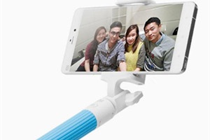 小米自拍杆怎么开机