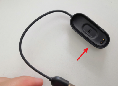 小米手环4怎么拆电池？