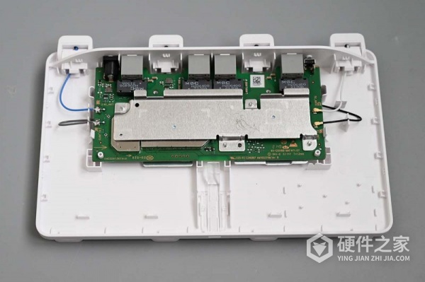 荣耀路由4拆解方法