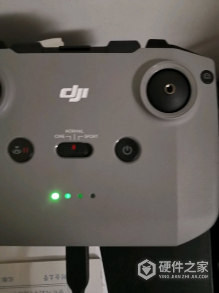 大疆无人机手柄电量怎么看