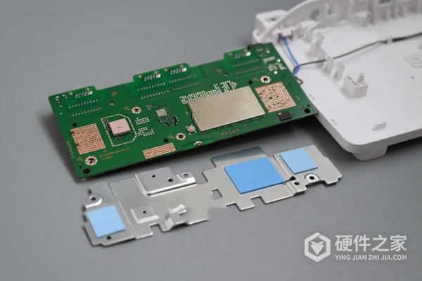 荣耀路由4拆解方法