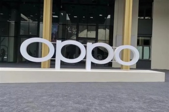 opporeno10是曲屏还是直屏