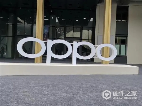 opporeno10是曲屏还是直屏