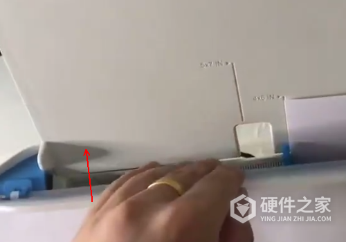 爱普生l8168打印照片从哪里放