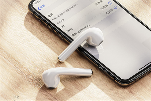 英菲克i12蓝牙耳机怎么充电