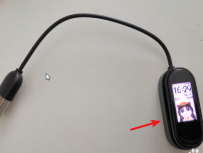 小米手环4怎么拆电池？