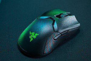 雷蛇毒蝰终极版无底座怎么充电