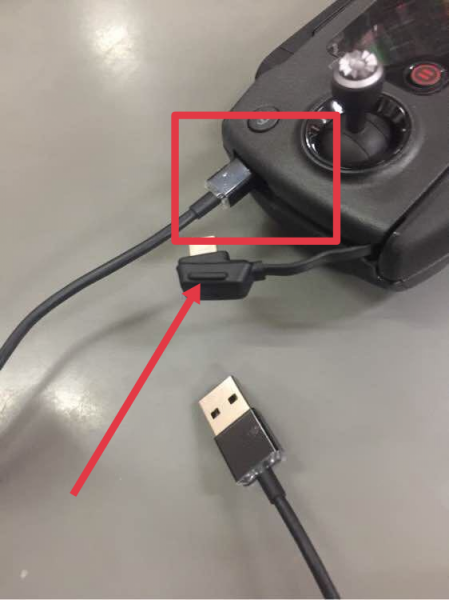 大疆无人机手柄怎么充电