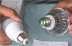 天猫精灵方糖如何控制智能灯泡？