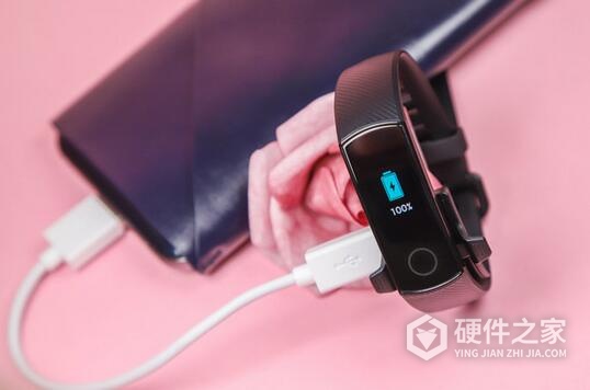 荣耀手环4如何充电