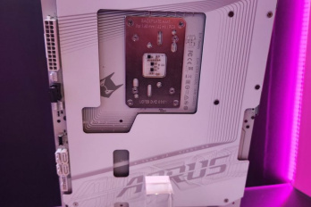 技嘉展示B650EAORUSStealthICE主板配置介绍