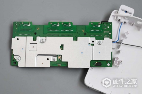 荣耀路由4拆解方法