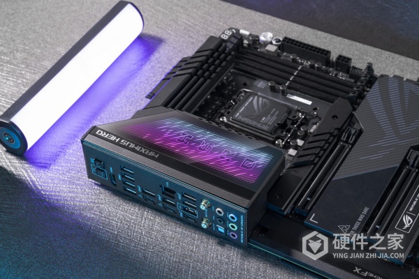 rog z790 hero主板可以插多少固态