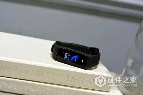 小米手环5nfc怎么自定义壁纸