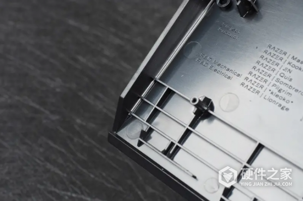 黑寡妇蜘蛛x竞技版键盘怎么拆卸