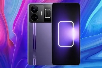 真我gt5pro屏幕哪个厂家的