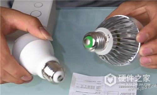 天猫精灵方糖如何控制智能灯泡？