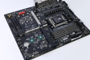 技嘉x670e大雕可以装多少固态