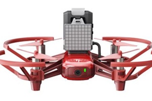 大疆无人机手柄怎么充电