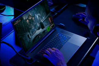 雷蛇灵刃 18 旗舰游戏本配置参数