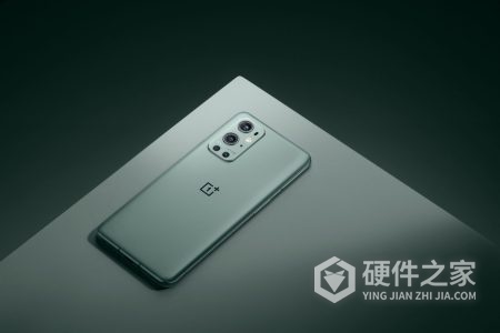 一加10pro是屏下摄像头吗