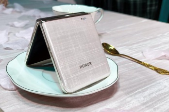 荣耀Magic V Flip最大短板是什么