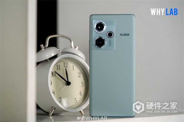 努比亚 Z50「青屿」配色真机图赏