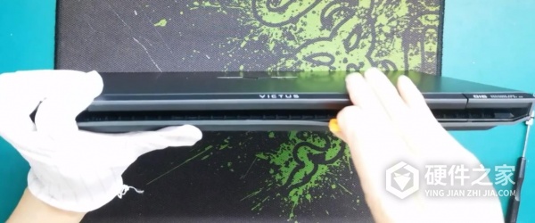 惠普光影精灵7后盖怎么拆下来