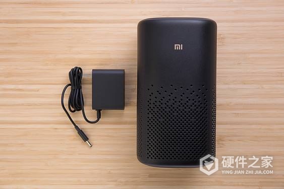 小爱音箱pro有自带电源吗