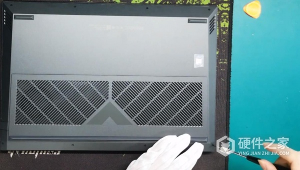 惠普光影精灵7后盖怎么拆下来