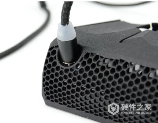 雷蛇八岐大蛇v2怎么装电池