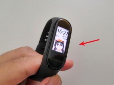 小米手环4充电使用方法