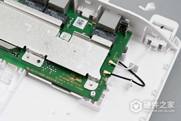 荣耀路由4拆解方法