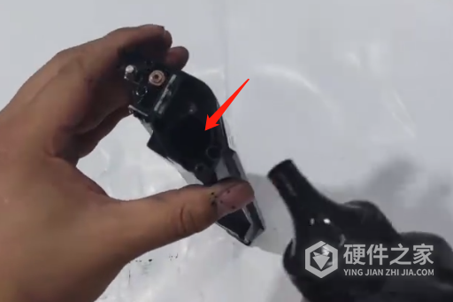 奔图打印机m6202w怎么加墨粉