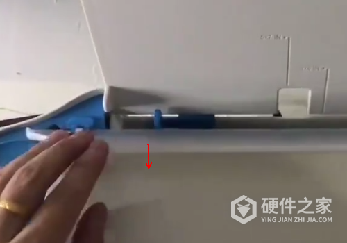 爱普生l8168打印照片从哪里放