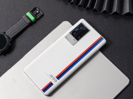 iqooz8x容易烧屏幕吗