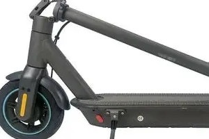 米家电动滑板车充电口在哪里