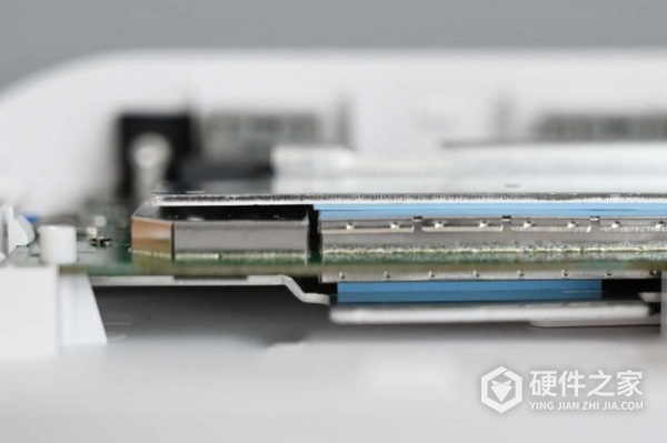 荣耀路由4拆解方法