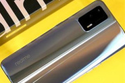 realme gt用的是什么屏幕